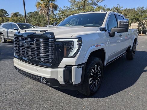 Used 2025 GMC Sierra 2500 Denali Ultimate w/ Max Trailering Package image 8