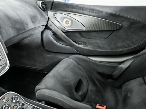 Used 2020 McLaren 600LT Spider RWD image 38