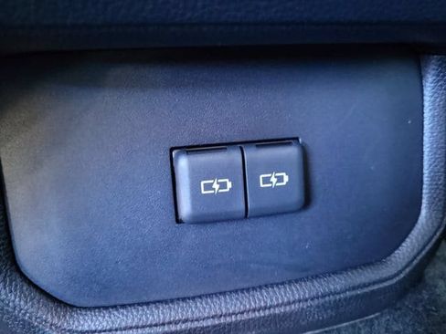 Used 2023 Toyota Highlander XLE FWD image 14
