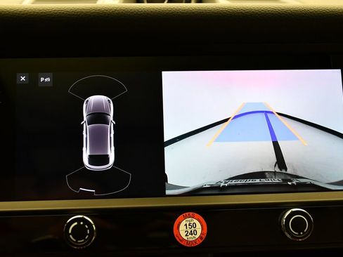 Certified 2025 Porsche Macan image 31