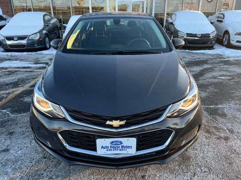Used 2017 Chevrolet Cruze LT image 4