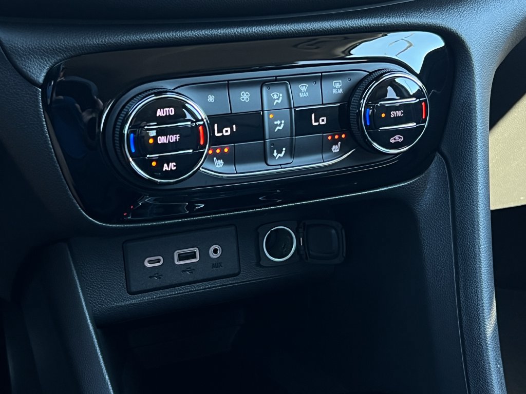 Used 2023 Buick Encore GX Select w/ Sport Touring Package FWD image 38