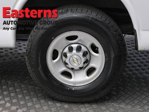 Used 2020 Chevrolet Express 3500 w/ Driver Convenience Package RWD image 8