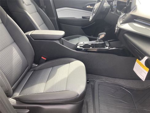 New 2026 Chevrolet Trax LT w/ Driver Confidence Package image 13