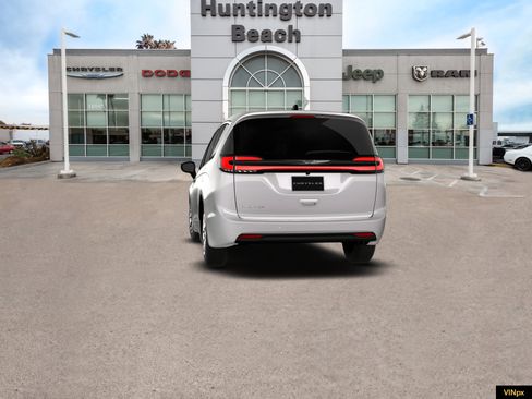 New 2026 Chrysler Pacifica Select FWD image 13