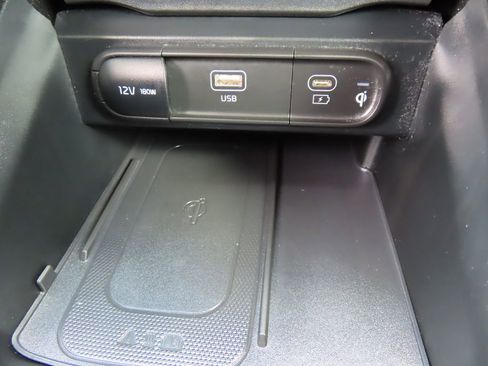 Used 2025 Kia Telluride S FWD image 11