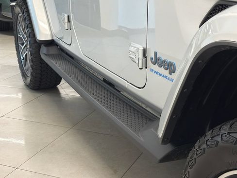Used 2024 Jeep Wrangler High Altitude AWD/4WD image 10