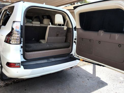 Used 2015 Lexus GX 460 w/ Premium Package image 34