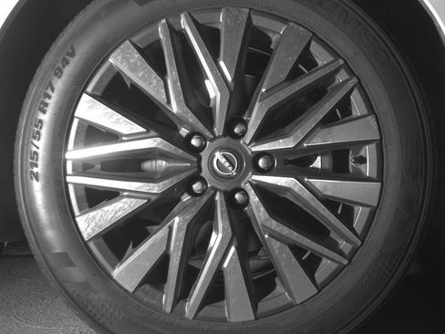 Used 2025 Nissan Altima 2.5 SV image 13