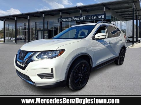 Used 2018 Nissan Rogue SV w/ Premium Package image 1