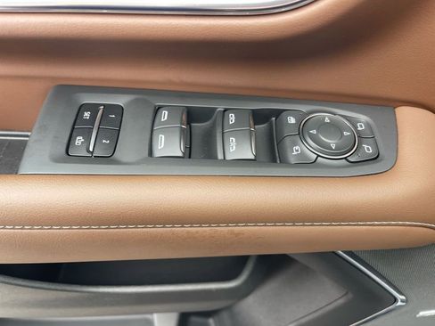 Used 2023 Chevrolet Suburban High Country w/ Premium Package 2 AWD/4WD image 29