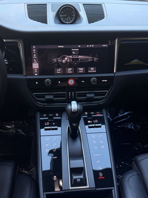Used 2023 Porsche Macan AWD/4WD image 24