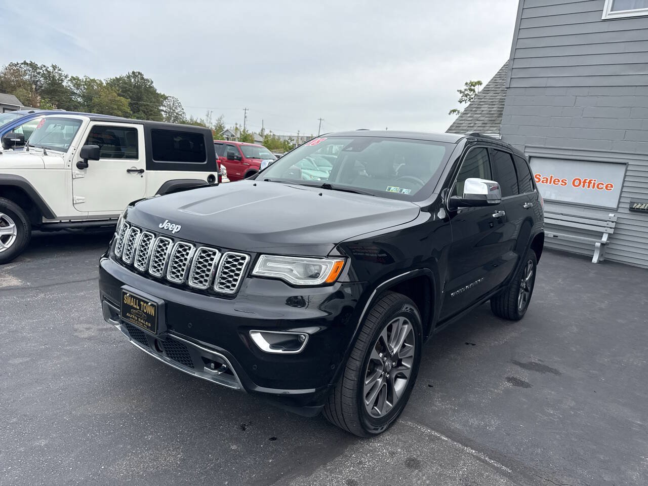 Used 2018 Jeep Grand Cherokee Overland AWD/4WD image 3