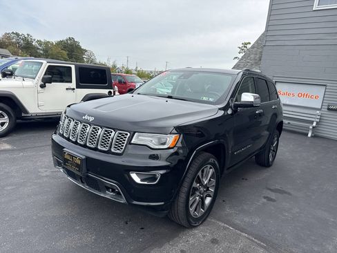 Used 2018 Jeep Grand Cherokee Overland AWD/4WD image 3