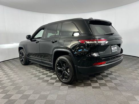 Used 2025 Jeep Grand Cherokee Altitude image 10