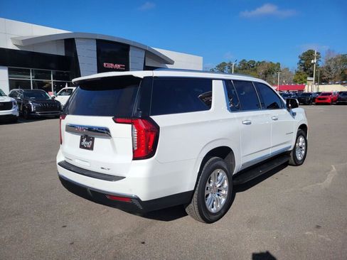 Used 2022 GMC Yukon XL SLT w/ SLT Premium Package image 7