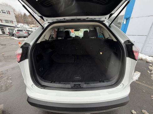 Used 2024 Ford Edge SEL image 11
