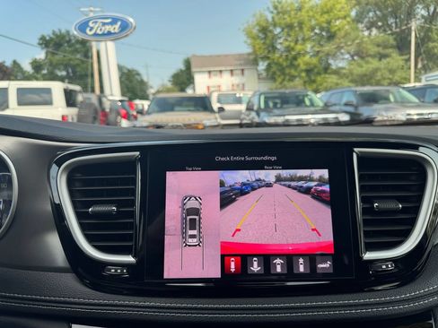 Used 2025 Chrysler Pacifica Select AWD/4WD image 27