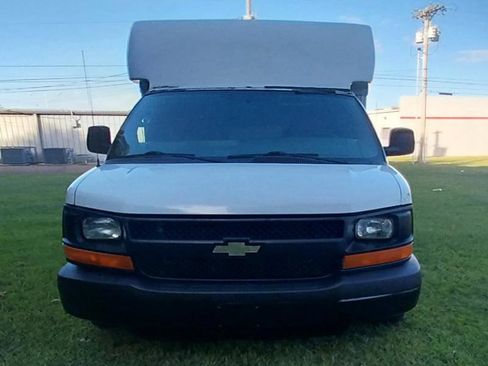 Used 2015 Chevrolet Express 3500 image 4