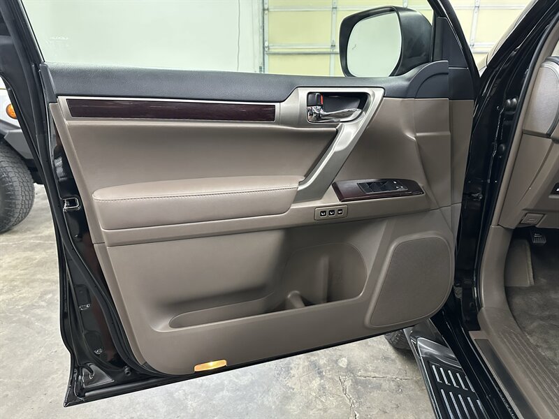 Used 2014 Lexus GX 460 w/ Premium Package AWD/4WD image 39