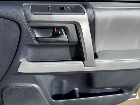 Used 2013 Toyota 4Runner SR5 w/ Convenience Pkg image 25