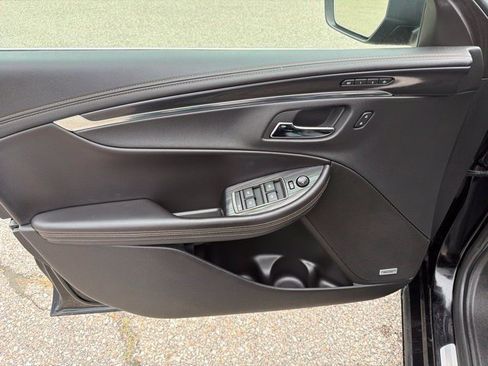 Used 2016 Chevrolet Impala LTZ w/ Enhanced Convenience Package FWD image 11