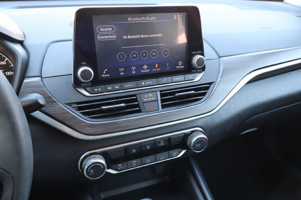 Used 2025 Nissan Altima 2.5 SV FWD image 6
