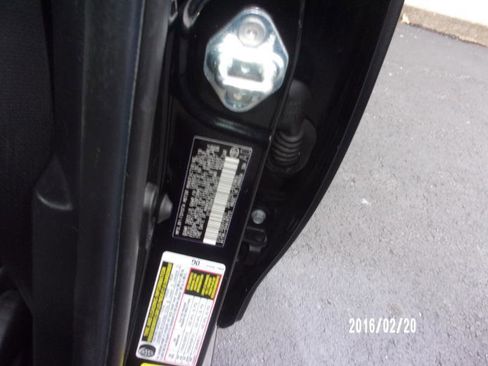 Used 2018 Toyota Corolla LE image 9