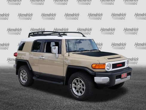 Used 2012 Toyota FJ Cruiser 4WD w/ Upgrade Pkg image 2