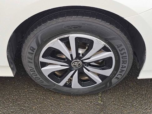 Certified 2018 Toyota Prius Prime Plus image 11