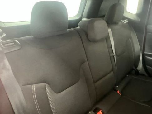 Used 2022 Jeep Renegade Latitude w/ Convenience Group AWD/4WD image 14