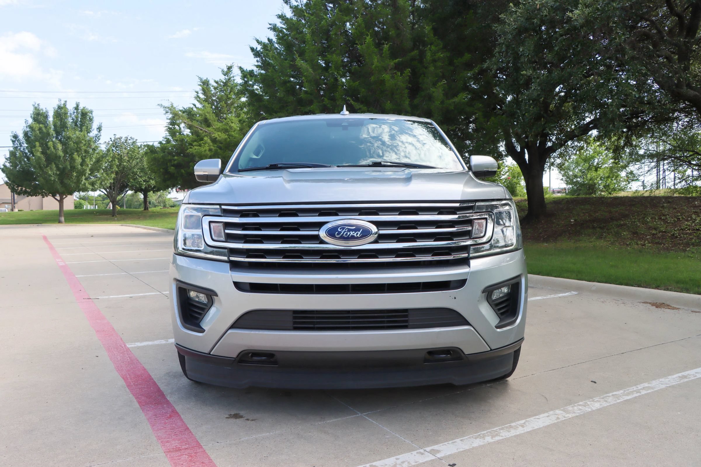 Used 2020 Ford Expedition XLT w/ Equipment Group 202A AWD/4WD image 2
