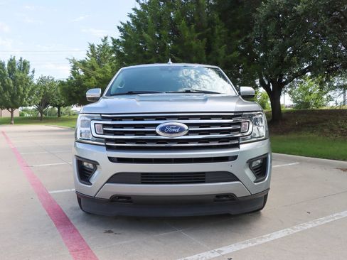Used 2020 Ford Expedition XLT w/ Equipment Group 202A AWD/4WD image 2