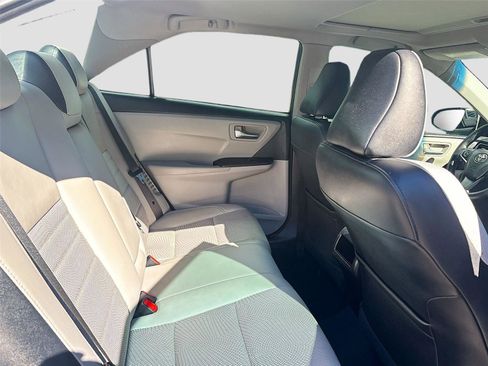 Used 2016 Toyota Camry SE image 29