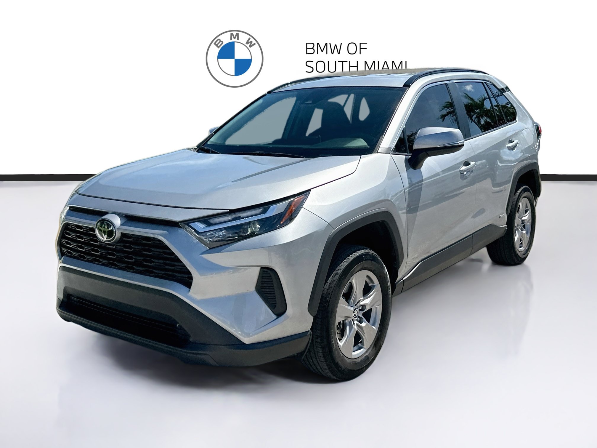 Used 2025 Toyota RAV4 XLE AWD/4WD image 3