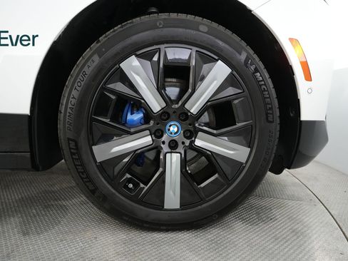 Used 2022 BMW iX xDrive50 w/ Premium Package AWD/4WD image 20