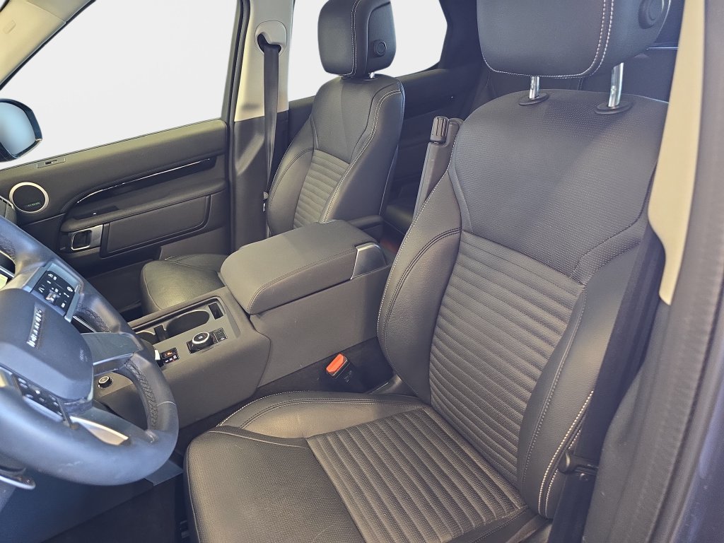 Certified 2024 Land Rover Discovery S AWD/4WD image 19
