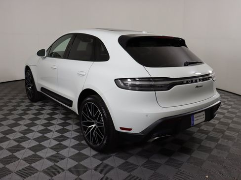 Used 2025 Porsche Macan image 3
