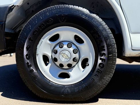 Used 2013 Chevrolet Express 2500 RWD image 31