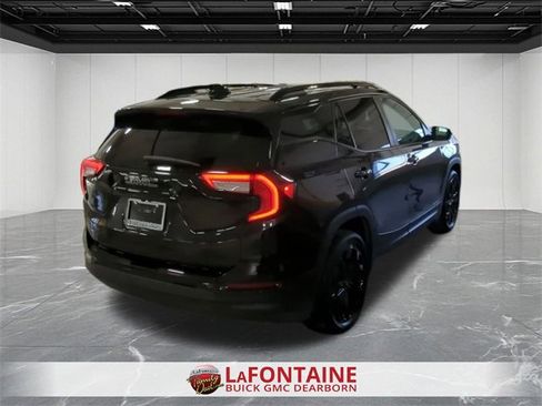 Used 2022 GMC Terrain SLE w/ Driver Convenience Package image 8