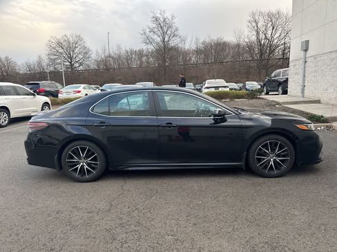 Used 2021 Toyota Camry SE w/ Cold Weather Package image 8