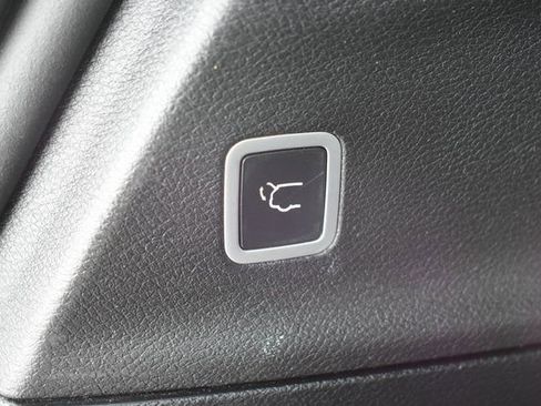 Used 2018 Chrysler Pacifica Touring-L w/ Premium Audio Group image 41