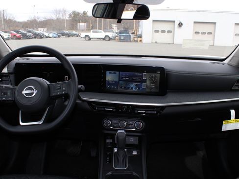 Used 2025 Nissan Kicks SV w/ Illumination Package AWD/4WD image 8