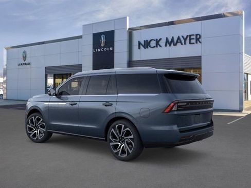 New 2026 Lincoln Navigator Reserve AWD/4WD image 4