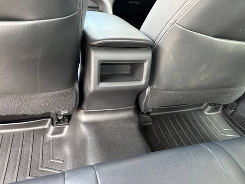 Used 2019 Toyota Camry SE FWD image 22