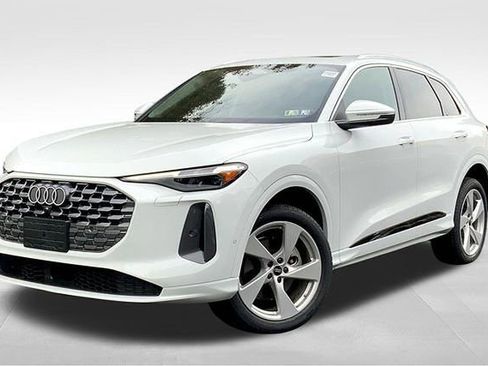 New 2025 Audi Q5 Premium Plus image 2