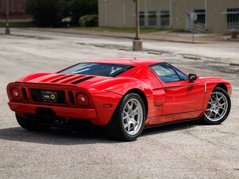 Used 2005 Ford GT RWD image 20