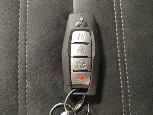 Used 2022 Mitsubishi Outlander SE FWD image 32