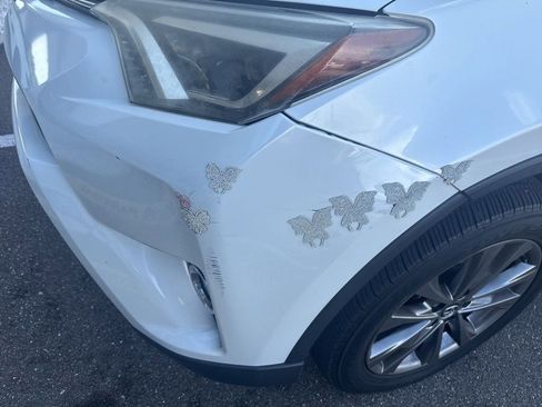 Used 2018 Toyota RAV4 Limited FWD image 11