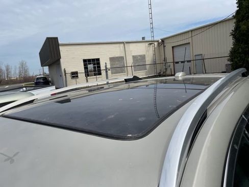 Used 2016 Cadillac SRX Luxury image 2